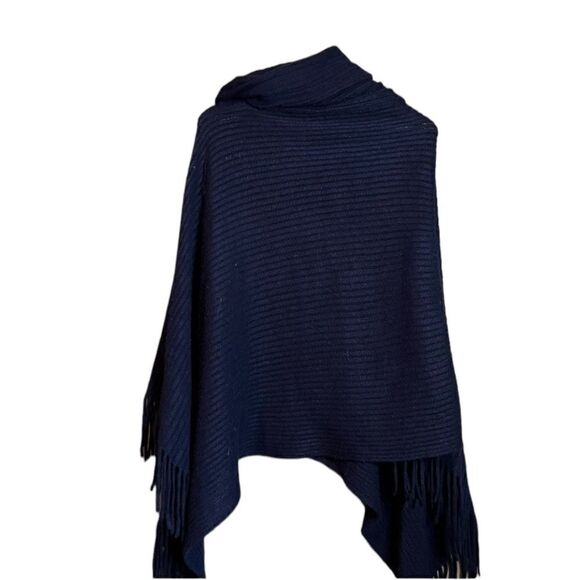 BCBGMaxarzia blue knit poncho. One size - Picture 4 of 10